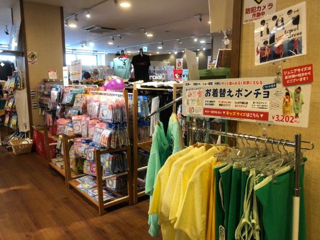 プールグッズの豊富さは、スポーツ用品店を上回るかも？