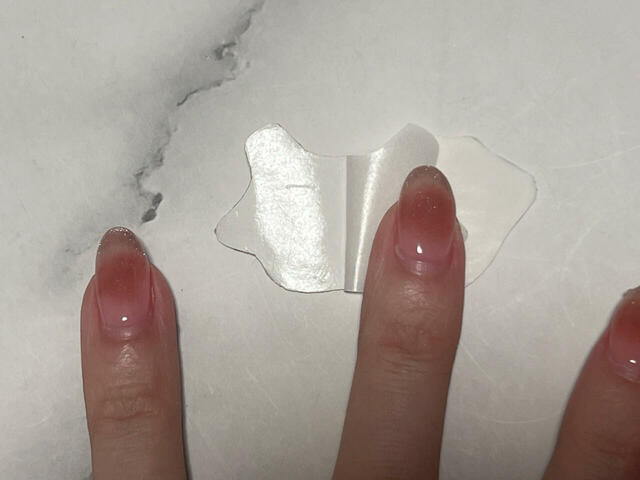 【ちいかわシールメーカー】裏面の剥離紙を剥がせば貼れる仕様に♪