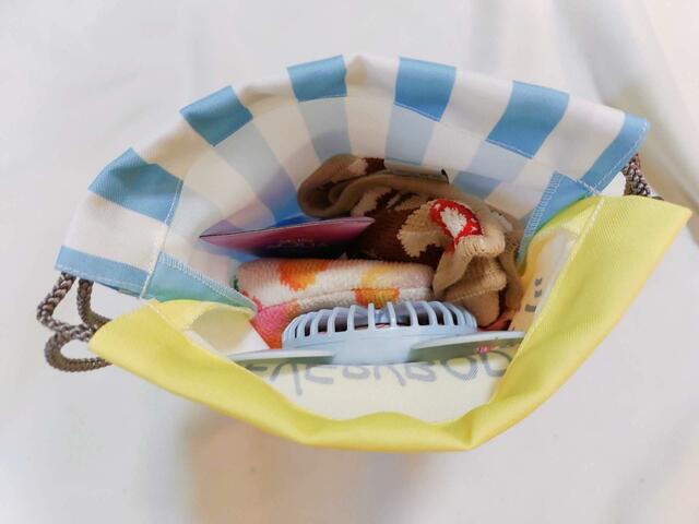 厚みのあるハンディファンもラクラク入る【デコホーム商品】巾着 M(ボード スヌーピー BS02)価格:899円