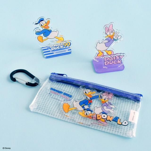 クリアミニポーチ　330円、アクリルスタンド　各220円（税込）【キャンドゥ「ドナルドダック」オリジナルデザイン商品】