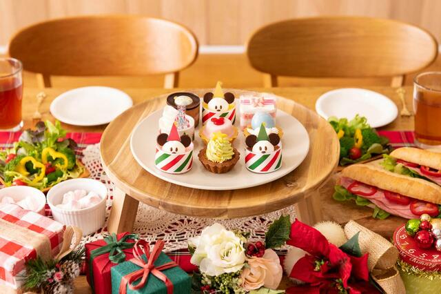東京ディズニーリゾート・フローズンセレクション　アソーテッド・ミニケーキ 4,000円｜「ディズニー・クリスマス」スペシャルグッズ｜東京ディズニーリゾート40周年“ドリームゴーラウンド”｜発売日：2023年11月7日（火）｜販売店舗：東京ディズニーリゾート・アプリ