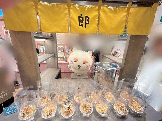 「郎」ラーメンを模したコーナーも!「郎パン」を購入できます