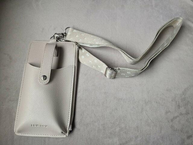 【SOU・SOU レザー調スマホポシェット】スマホポシェット全体像