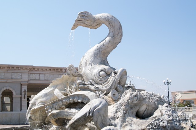 顔だけで魔除けになりそうな古典的イルカ