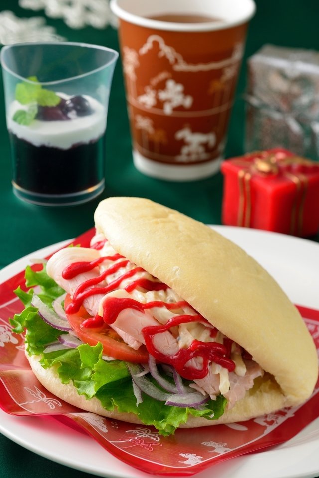 スペシャルセット¥990 スペシャルセット、スーベニアランチケース付き ¥1,860｜販売店舗「スウィートハート・カフェ」｜東京ディズニーランド「クリスマス・ファンタジー」（2016年）スペシャルメニュー