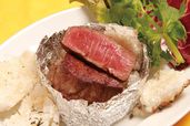 イル・ボッカローネ（恵比寿）　牛フィレ肉の岩塩包み焼き 3650円（税別）