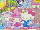 キティちゃんとマイメロ、ピアノちゃんはバス停でバスを待っています。夏の装いがかわいい!