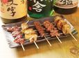 関西「鶏肉料理」の名店／鶏清（御影）　串焼き盛り合わせ（5種） 650円 日本酒（1合） 450円～