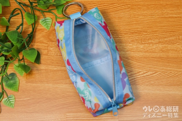 ポーチ、ハンドジェル、マスクベルト 2500円｜ポーチの内側に小さなポケットあり