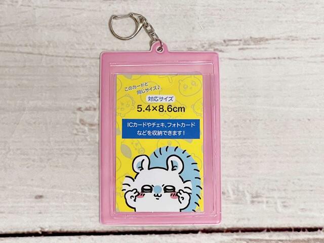【ちいかわ100円雑貨】背面からカードなどを出し入れできるようになっています