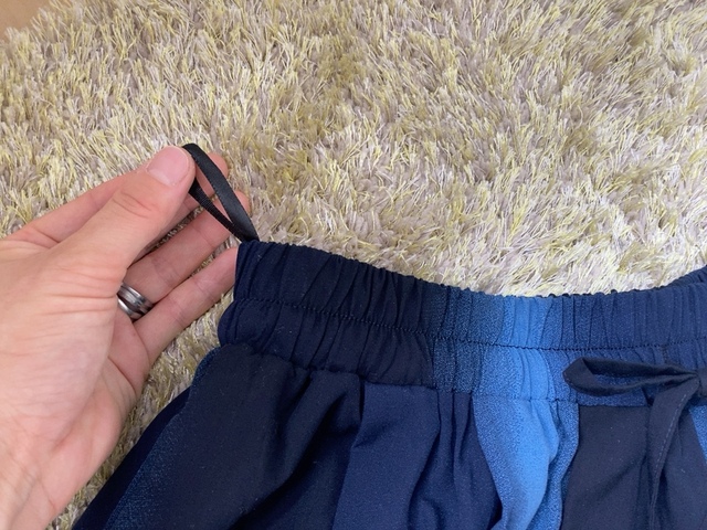 【ファッションセンターしまむら RPRグラデスカンツ】便利なハンガーループも付いています