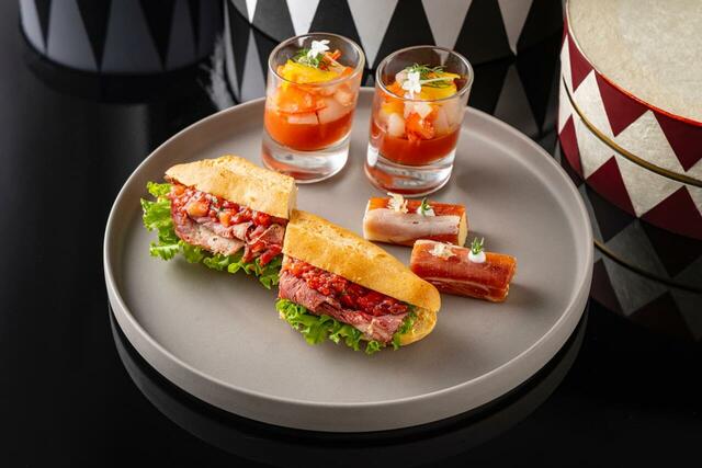 「セイボリープレート」<期間:2026年2026年1月6日~3月11日>【【ヒルトン名古屋】ホテルメイドのストロベリースイーツが並ぶ♪甘美な“ストロベリースイーツビュッフェ”開催!】