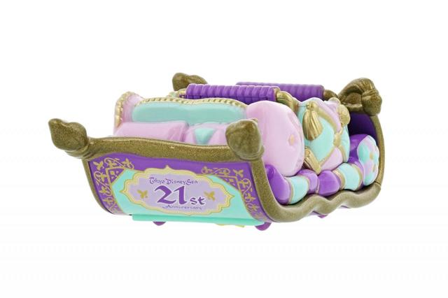 ディズニー・ビークル・コレクション〈トミカ〉 1,600円｜サイズ：縦約7×横約4×高さ約2cm｜東京ディズニーシー開園21周年をお祝いするグッズ｜発売日：2022年9月4日（日）｜販売店舗：エンポーリオ