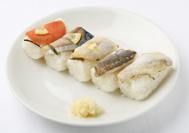 氷室 柿の葉寿司（五種）　972円（税込）