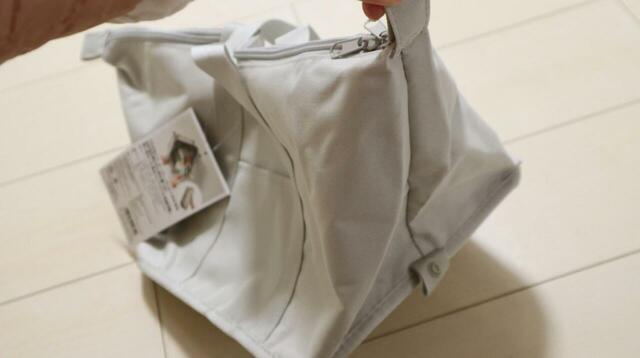 【山崎実業 tower スーパー・コンビニ弁当がそのまま入る 洗えるお弁当バッグ】荷物の量や大きさに合わせて、形を変えられるのが特徴です♪