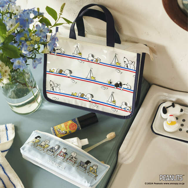 【PEANUTS×Afternoon Tea LIVING】スパバッグ ¥3,080、UVヘアミスト ¥1,650、歯ブラシポーチ ¥1,650、ソープバー ¥1,320