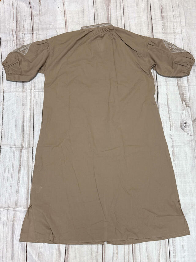 バックスタイルは装飾がないシンプルなデザイン