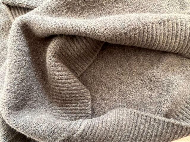 【UNIQLO スフレヤーンハーフジップセーター】透ける心配もなし！