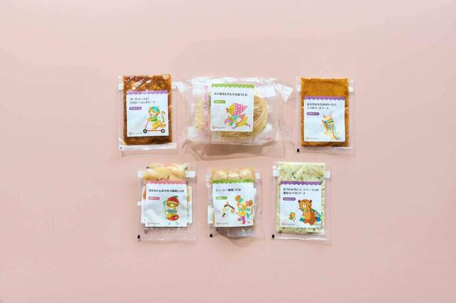 【冷凍宅配幼児食「mogumo」】パウチに入った商品はレンジで簡単に加熱して食べられます
