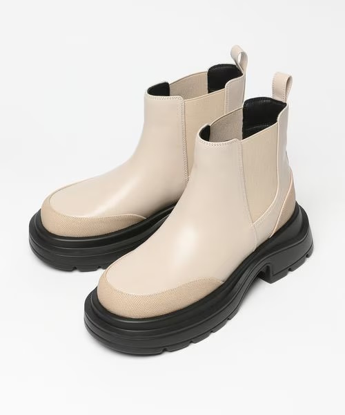 「オリジナル切り替えサイドゴアブーツ」アイボリー 8,500円（税込）