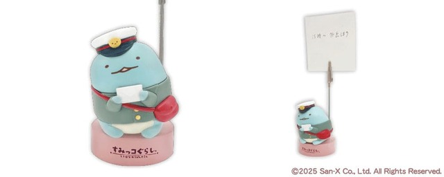 【すみっコぐらし×郵便局】「メモスタンド(とかげ)」1,680円、H120×W50×D57mm/配達員風の恰好をしたとかげがとってもかわいいメモスタンド