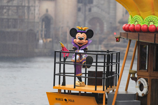 「ミニーのトロピカルスプラッシュ」／TDS「ディズニー・サマーフェスティバル」2015（撮影：YOSHI）