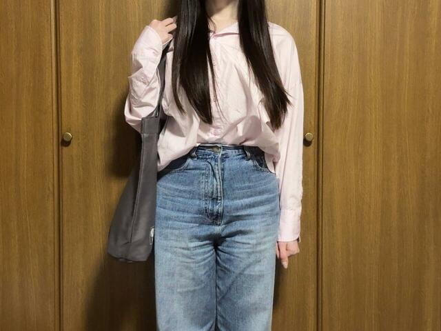 身長155cmの筆者が持ってみた図です。サイズ感の参考にしてくださいね♪