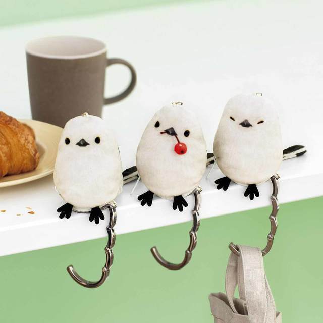 YOU+MORE！ おいしそうなもの食べてますね シマエナガのおねだりバッグハンガーの会 月1個　¥1,900（+税）