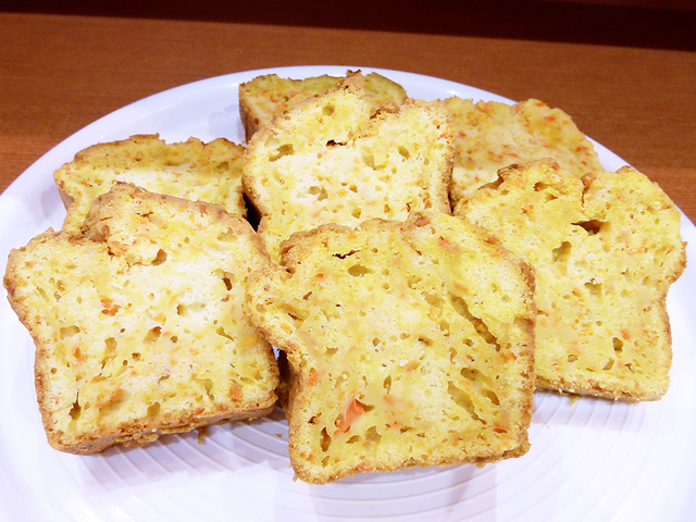 スマイルデイズ 道の駅やちよ店／パウンドケーキは、南瓜（カボチャ）とにんじんの2種（共に150円）