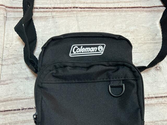 フロントポケットとメイン収納の2層式で便利!