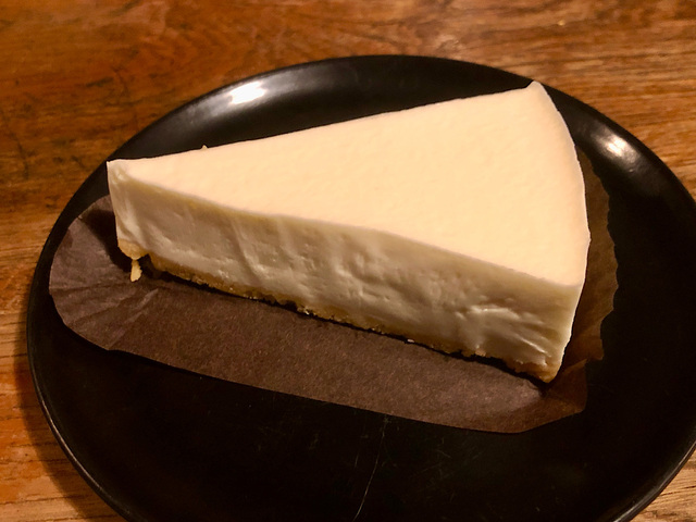 【むさしの森珈琲　レアチーズケーキ】ニュージーランド産クリームチーズを使用した爽やかな味わいを楽しめるレモン風味のレアチーズケーキ