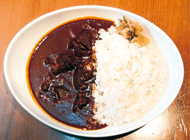 伊達の牛たん本舗 東京駅グランルーフ店／牛たんカレー 970円 牛タン専門店らしく、ヘルシーな麦ごはんで味わう。カレーとの相性も抜群だ。