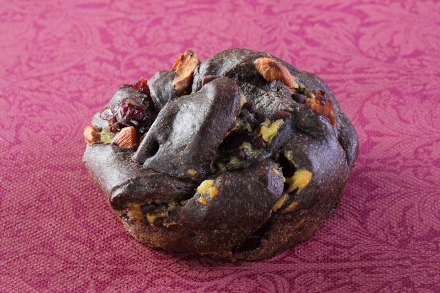 【シェラトン都ホテル大阪】クランベリーショコラロール　380円