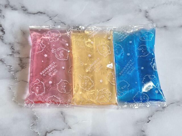 3色の保冷剤がセットになっています