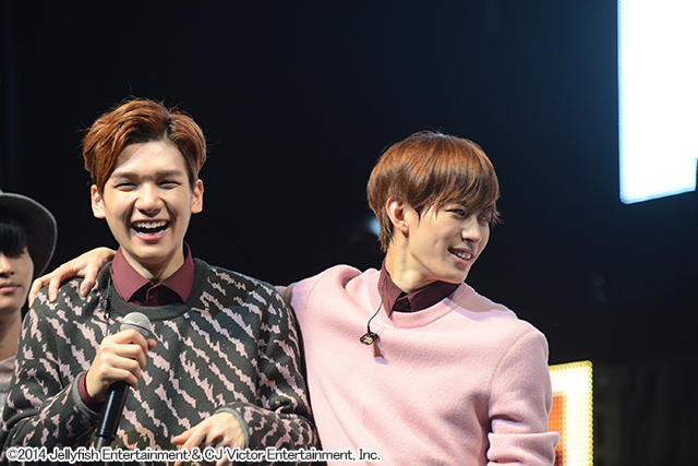 VIXXの初ファンイベントの写真　ヒョギとホンビン