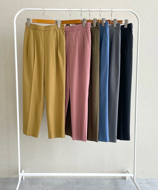 「ウツクシルエットDRYテーパードパンツ」4,950円（税込）