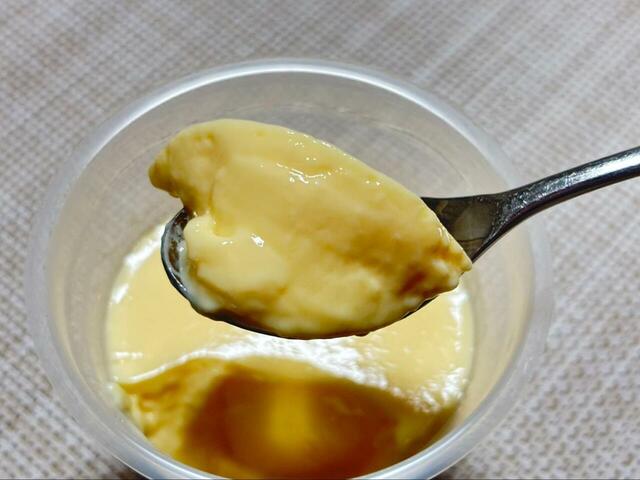 【セブン-イレブン 7プレミアム きみだけのプリン】やわらかめの濃厚プリン