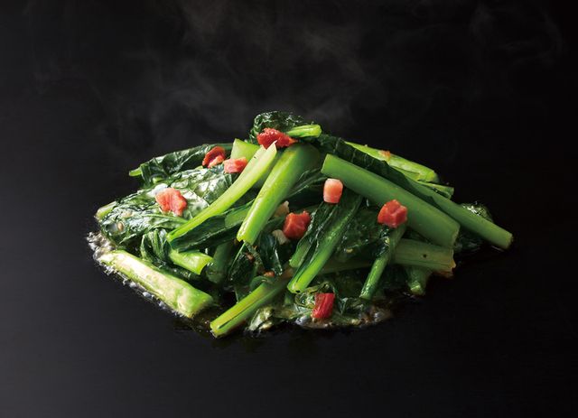 「青菜炒め」＜価格：429円（税込）＞ 【お好み焼本舗にバラエティ豊かな新メニューが登場！看板商品の「お好み焼き」と「串カツ」が大幅リニューアル！】