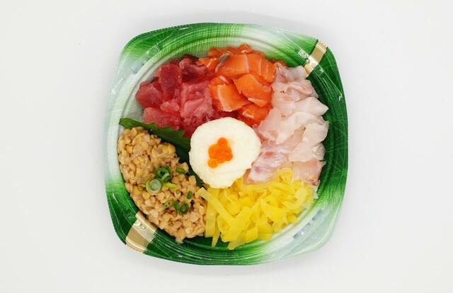 【角上魚類の刺身・寿司・惣菜ランキング 9位】「海鮮ばくだん丼」1パック 800円（税込）