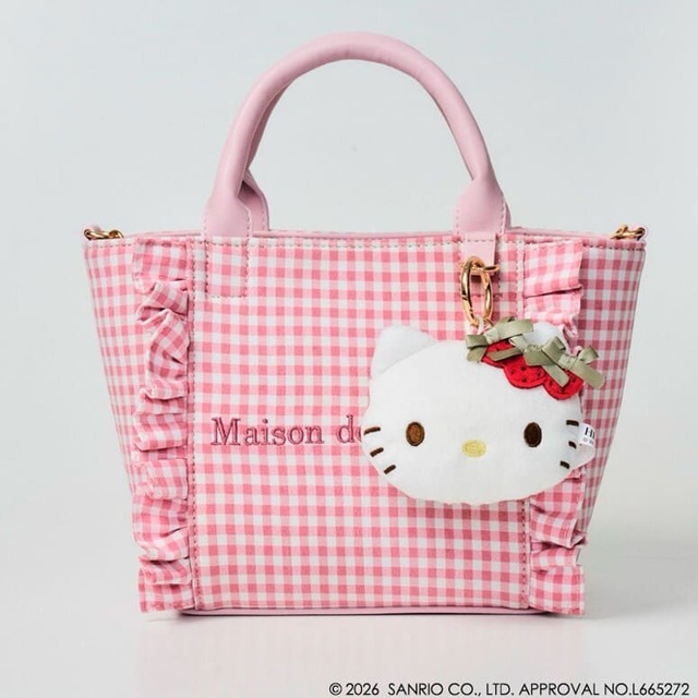 【ハローキティ×Maison de FLEUR】『Maison de FLEUR×HELLO KITTY いちごぬいぐるみチャームBOOK』（宝島社）3190円／バッグにつければ存在感も抜群