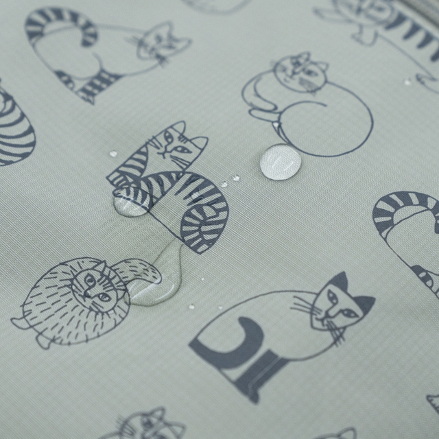 撥水加工が施されており、天候を問わず快適に使えます