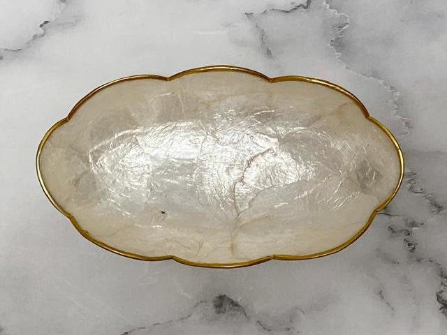 【ナチュラルキッチン】金縁カピスシェルトレーフリル／税込330円