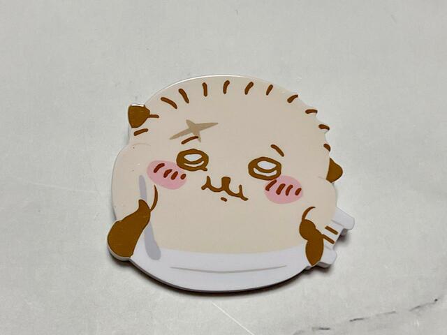 【ピタコット　ちいかわ】スイーツを美味しく頬張ってほっぺたをムニムニしているラッコ！