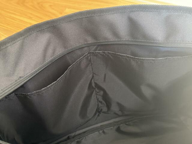 【ワークマン マルチポケット トートバッグ】中のポケットは片方が2つに分かれている