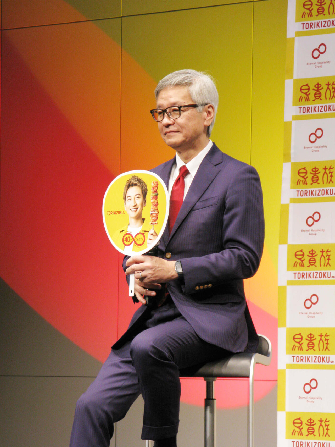 鳥貴族40周年記念うちわ+写真セット+Lホルダー 鳥貴族 うちわ 40周年記念デザイン 大倉忠義 - メルカリ