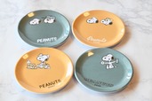 【ファミリーマート×PEANUTS】《キャンペーン第2弾「まめ皿」》4種類のまめ皿。直径は10cmほど。
