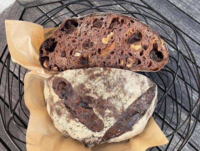 【パン デ フィロゾフ】ナッツやフルーツも入っているので食感も香りも豊か