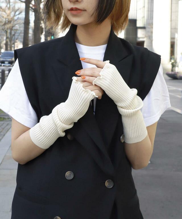 【3COINS服飾雑貨人気ランキング 6位】「2wayアームカバー」550円（税込）