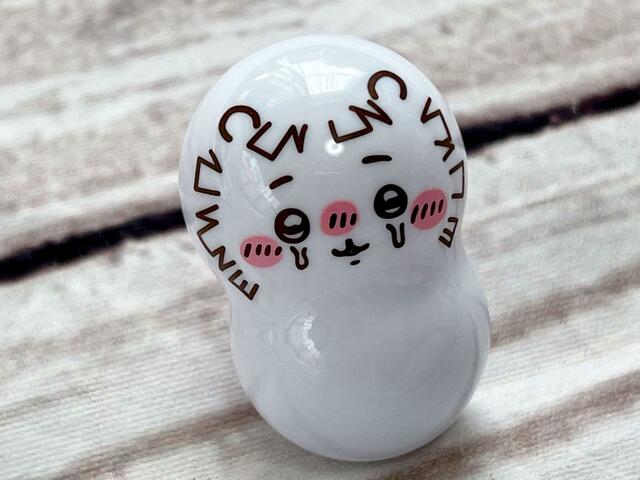 寒い時期に毛量が増えて汗疹ができてしまったちいかわ。自分で毛をカットしたら散切り頭に…不憫かわいい姿がたまりません…！