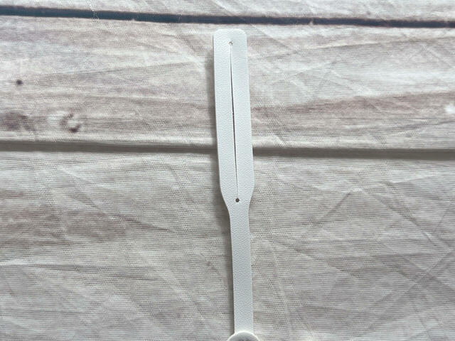 お顔部分を穴に通してつけられる仕様